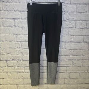 Outdoor Voices 7/8 Dipped Legging Black Gray Size Small Poly / Spandex Athletic